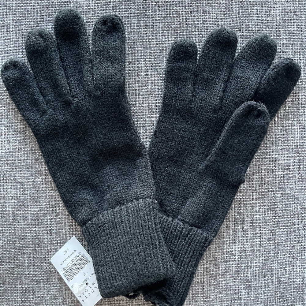 NWT Barneys New York Solid Knit Gloves, Black